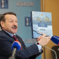 Геннадий Скляр передал детские книги для отправки на Донбасс