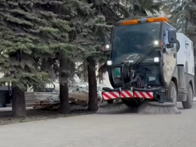 На уборку мраморной крошки отправлены автопылесосы На уборку мраморной крошки отправлены автопылесосы