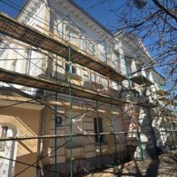Здание Пестриковской богадельни начали ремонтировать