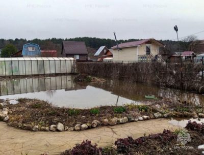 Подъем воды в Протве почти прекратился, но река продолжает затапливать
