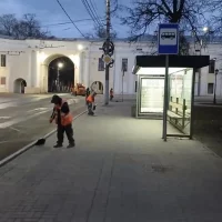 Калужские улицы начинают убирать затемно