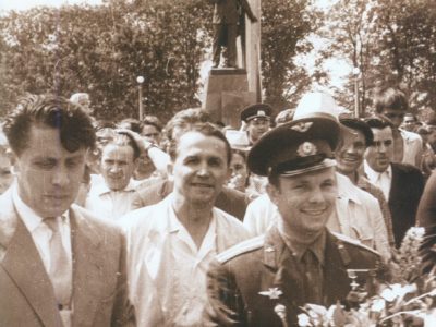 Гагарин в каждом доме Гагарин в каждом доме