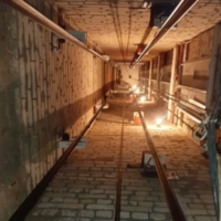 В Калуге начали менять лифты