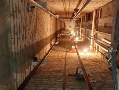 В Калуге начали менять лифты В Калуге начали менять лифты