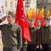 Юнармейцы промаршировали по Театральной площади