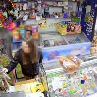 Калужанка закупилась на 10 тысяч рублей с чужой карты