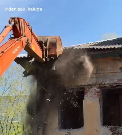 В Калуге начался снос еще одного дома В Калуге начался снос еще одного дома