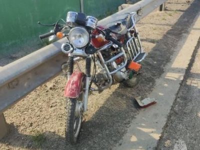 Под Калугой мопед врезался в отбойник