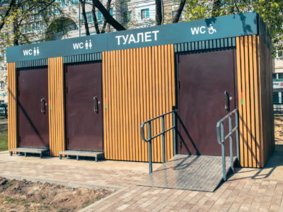 В сквере Воронина построили антивандальный туалет