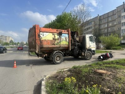 Мусоровоз сбил мотоциклиста