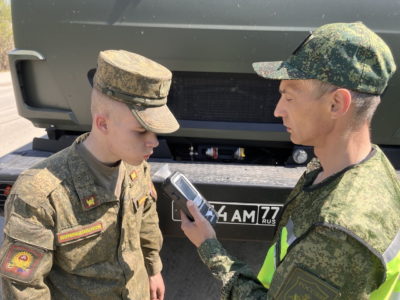 Военные водители подышали в трубочку