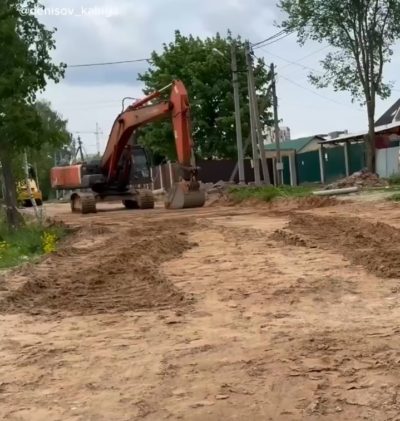 В пригороде Калуги началось строительство дороги