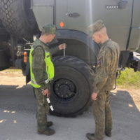 Военные автоинспекторы проверили покрышки