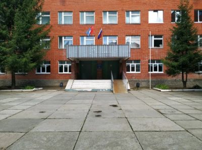 В школе, пострадавшей во время атаки беспилотников, отменены занятия В школе, пострадавшей во время атаки беспилотников, отменены занятия
