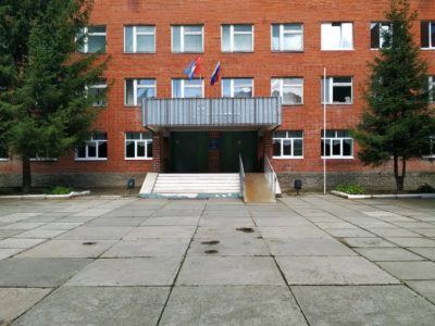 В школе, пострадавшей во время атаки беспилотников, отменены занятия