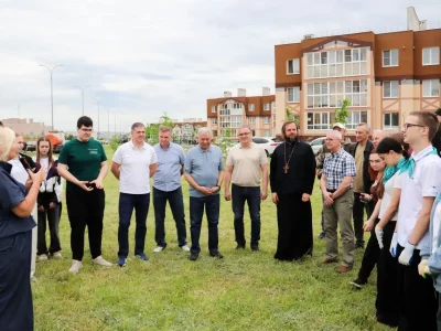 В микрорайоне Кошелев высадили около 80 лип