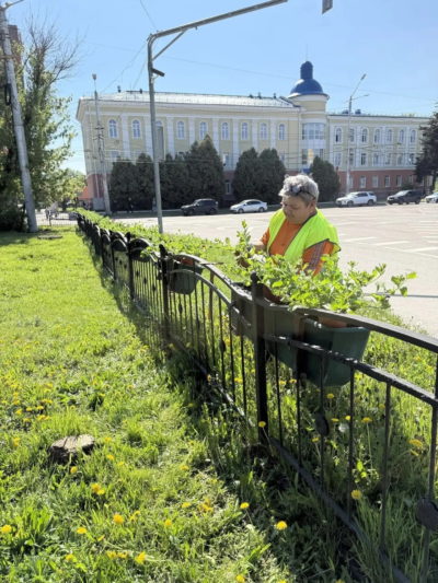 Дмитрий Денисов пообещал губернатору добавить цветов Калуге Дмитрий Денисов пообещал губернатору добавить цветов Калуге