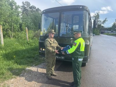 Сотрудники ВАИ поздравили военных водителей с профессиональным праздником