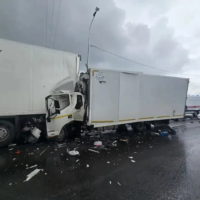 На трассе М3 столкнулись два грузовика: погиб водитель На трассе М3 столкнулись два грузовика: погиб водитель