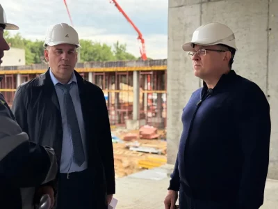 Дмитрий Денисов проверил ход строительства школы в микрорайоне Тайфун Дмитрий Денисов проверил ход строительства школы в микрорайоне Тайфун