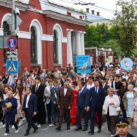 Прощание со школой: более 1600 калужских выпускников вступили во взрослую жизнь