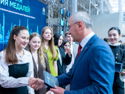 Выпускникам вручили золотые медали