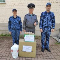 Сотрудники конвоирования передали гумпомощь бойцам СВО