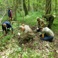 В «Калужских засеках» поисковики нашли обломки самолета с останками советского летчика В «Калужских засеках» поисковики нашли обломки самолета с останками советского летчика