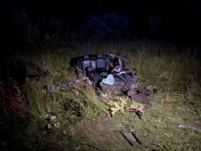 Два грузовика раздавили легковушку на трассе А130. Водитель погиб Два грузовика раздавили легковушку на трассе А130. Водитель погиб