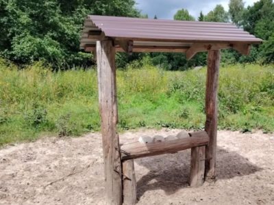 В «Калужских засеках» инспектора подготавливают солонцы для животных
