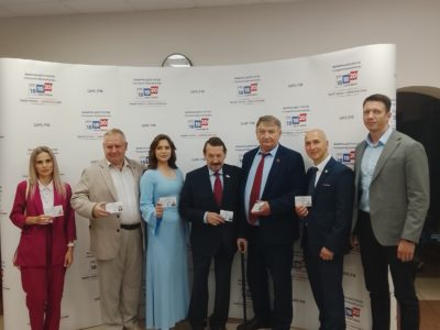 Кандидаты в депутаты Госдумы от Калужской области получили удостоверения Кандидаты в депутаты Госдумы от Калужской области получили удостоверения