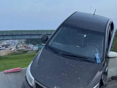 На калужской трассе иномарка врезалась в препятствие. Пассажир погиб На калужской трассе иномарка врезалась в препятствие. Пассажир погиб