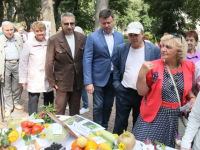 В Калуге прошла выставка «Дары сада, огорода и личного подворья» В Калуге прошла выставка «Дары сада, огорода и личного подворья»