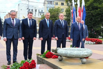 Владислав Шапша: «Мы ни на миг не забываем, кто отстоял независимость нашей Родины» Владислав Шапша: «Мы ни на миг не забываем, кто отстоял независимость нашей Родины»