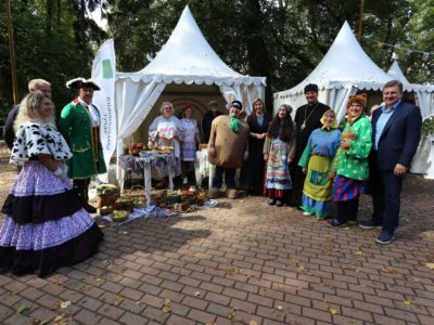 В Центральном парке отмечают юбилей Калужской губернии В Центральном парке отмечают юбилей Калужской губернии