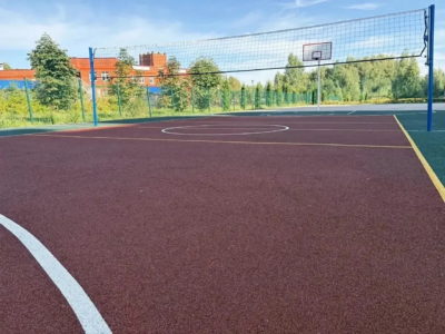На Правобережье появилась новая спортплощадка