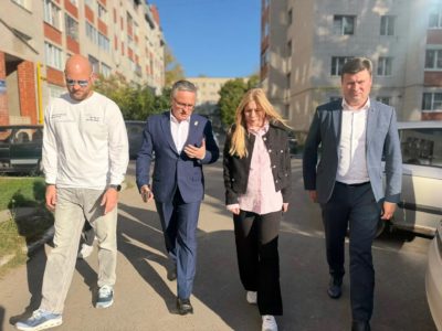 На улице Изумрудной завершается укладка нового асфальта На улице Изумрудной завершается укладка нового асфальта