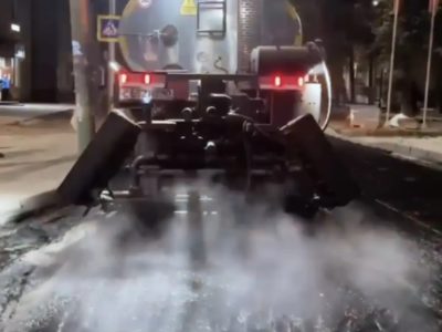 На Чичерина укладывают выравнивающий слой асфальта На Чичерина укладывают выравнивающий слой асфальта