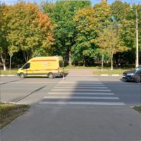 Машина скорой помощи сбила подростка на «зебре»