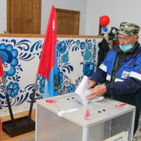 Калужане голосуют на избирательных участках с раннего утра