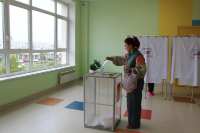 Калужане во второй день голосования на выборах в Госдуму идут на избирательные участки Калужане во второй день голосования на выборах в Госдуму идут на избирательные участки