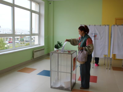 Калужане во второй день голосования на выборах в Госдуму идут на избирательные участки Калужане во второй день голосования на выборах в Госдуму идут на избирательные участки