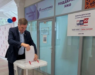 Сенатор Александр Савин проголосовал на избирательном участке в Народном доме Сенатор Александр Савин проголосовал на избирательном участке в Народном доме