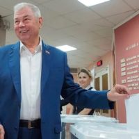 Анатолий Артамонов проголосовал на выборах в Госдуму