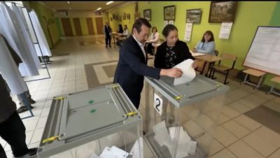 Геннадий Скляр проголосовал на выборах в Госдуму Геннадий Скляр проголосовал на выборах в Госдуму