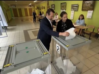 Геннадий Скляр проголосовал на выборах в Госдуму Геннадий Скляр проголосовал на выборах в Госдуму