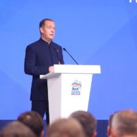 Дмитрий Медведев предложил кандидатуру Дмитрия Кобылкина на должность руководителя фракции Единой России в Госдуме