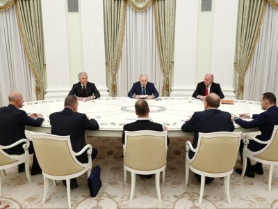 Владимир Путин: «Единая Россия» играет особую роль в укреплении государства» Владимир Путин: «Единая Россия» играет особую роль в укреплении государства»