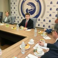 Дмитрий Денисов встретился с учителями за чашкой чая 
