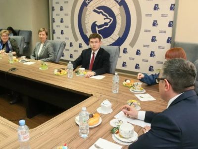 Дмитрий Денисов встретился с учителями за чашкой чая Дмитрий Денисов встретился с учителями за чашкой чая